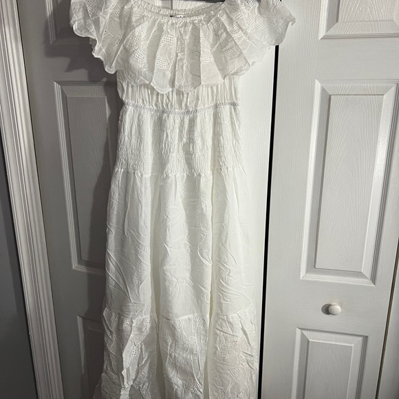 Chic White Off-Shoulder Maxi Dress - Picture 1 of 10